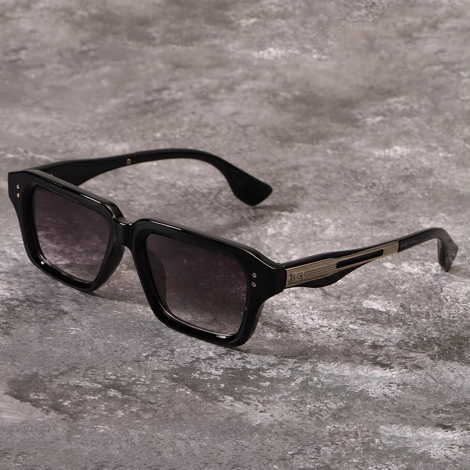 Lunettes Carrées Rivet Classiques – Style Vintage & Punk